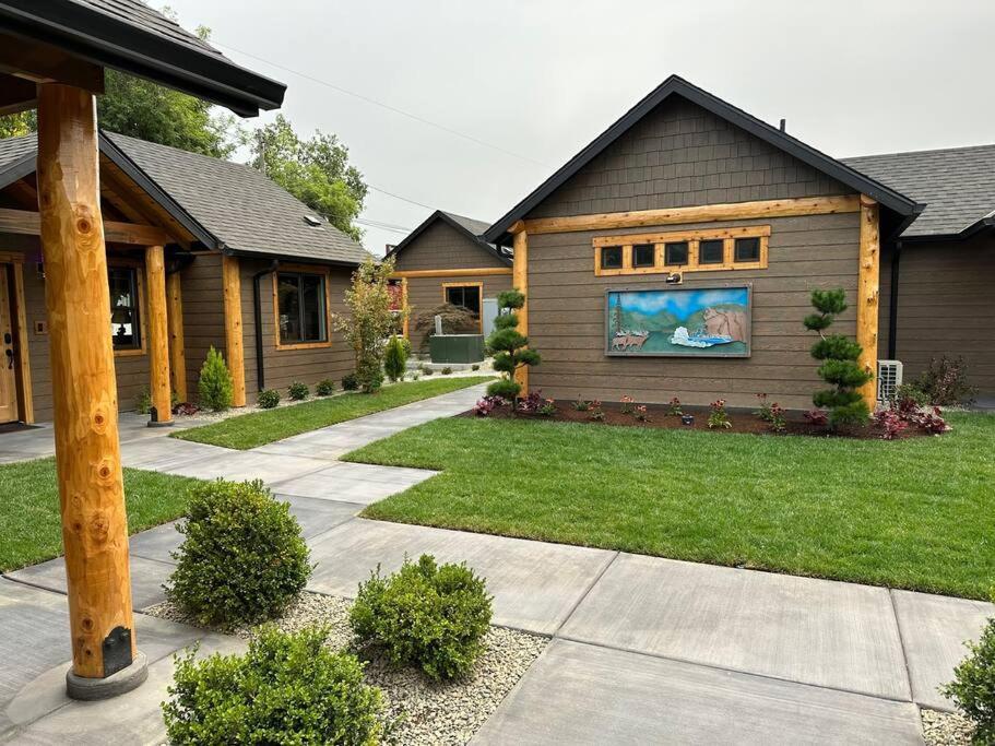 Bear Mountain - 6 * Grants Pass